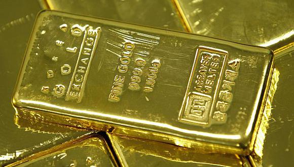 El retroceso del dólar y la caída de los bonos del Tesoro de Estados Unidos favorecía la subida del oro. (Foto: Reuters)