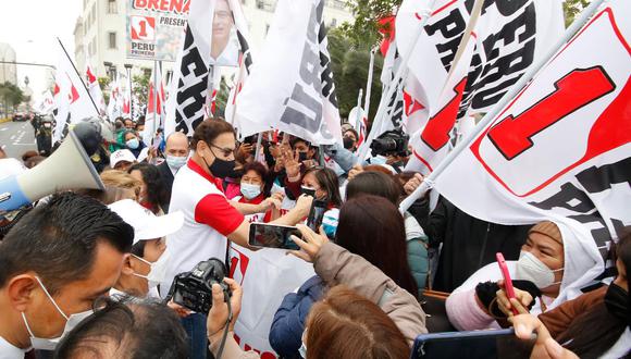 Martín Vizcarra en un acto con simpatizantes de Perú Primero. Facebook Martín Vizcarra