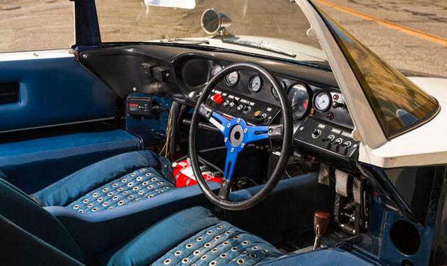 La tradición del GT40 es, por ahora, una de las grandes historias del mundo automovilístico, una especie de Goliat frente a Goliat. A mediados de los años sesenta, Henry Ford II, enojado por el fracaso de un acuerdo para comprar Ferrari, abrió ampliamente