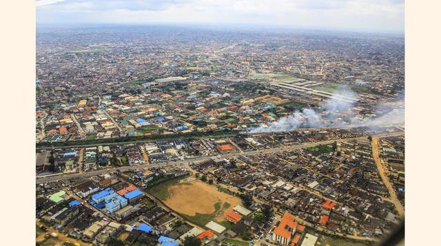 Lagos – 36 (Nigeria), con 21 millones de habitantes, esta urbe nigeriana es la mayor aglomeración urbana del África subsahariana y cada día su población aumenta en unas 3.000 personas llegadas desde el campo.