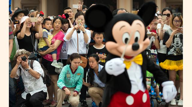 Con una inversión por US$ 5,500 millones, la mayor de la compañía fuera de Estados Unidos, Disney está apostando por el interés que puede generar en la clase media china y en el auge del turismo dentro del país.