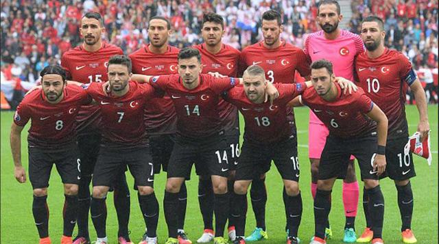 La Selección de fútbol de Turquía Nº 24. Está controlada por la Federación Turca de Fútbol (TFF), miembro de la UEFA. La TFF es miembro de la UEFA desde 1962. Turquía tradicionalmente juega en las competiciones de la UEFA, como la Eurocopa y participa en 