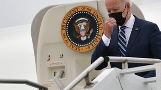 Biden quiere que aerolíneas paguen a pasajeros en EE.UU. por retrasos importantes