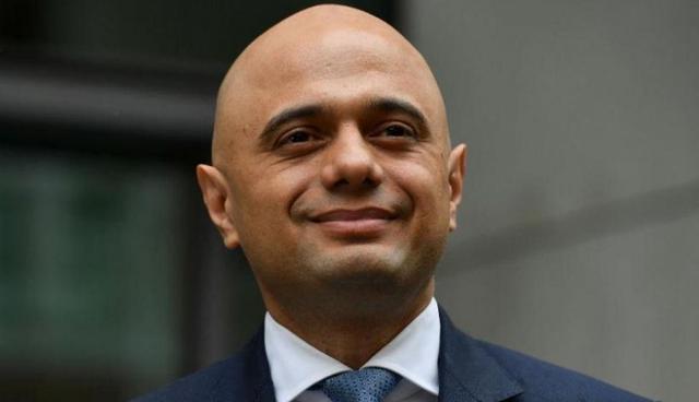 FOTO 5 | Sajid Javid. Exbanquero de negocios e hijo de un conductor de autobús paquistaní, el ministro del Interior Sajid Javid, de 49 años, es la cara de un Reino Unido moderno y multicultural y una personalidad influyente del partido conservador. Nombrado en abril del 2018 ministro del Interior, se ha ganado el respeto por su manejo de un escándalo sobre el trato a los hijos de los inmigrantes caribeños conocido como la generación Windrush. Es partidario del thatcherismo y del libre comercio, pero a pesar de haber sido euroescéptico se pronunció contra el Brexit en el referéndum del 2016.  (Foto: AFP)