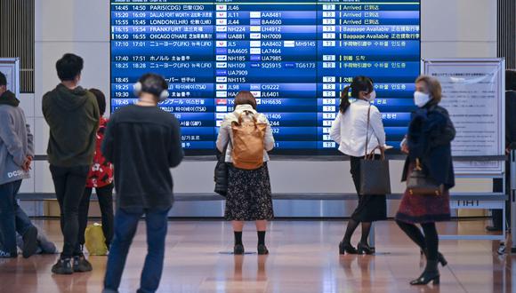 Según Flight Aware, las aerolíneas estadounidenses con más retrasos son United con el 9% de sus vuelos cancelados y el 3% con retrasos, así como Delta que tuvo que anular el 6% de sus itinerarios y el 2% se retrasaron. (Photo by Kazuhiro NOGI / AFP)