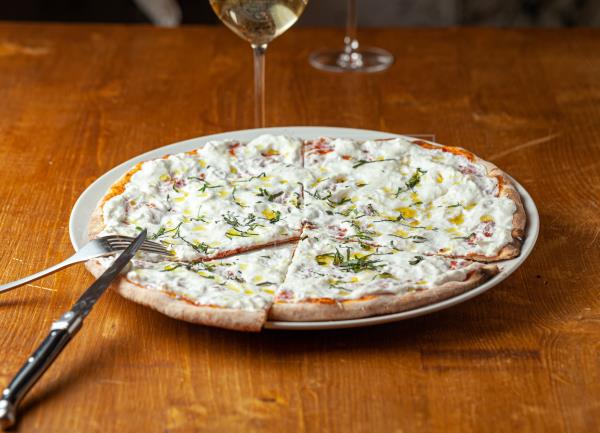 Viola, que cocinó la primera pizza a los 4 años "para mi madre, una margherita", reconoce comerlas a diario.