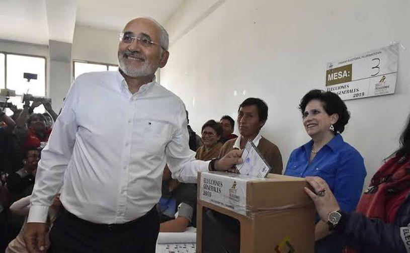 Carlos Mesa advirtió que de confirmarse una nueva cita con las urnas en diciembre, no será "una elección cualquiera", porque "se juega el destino de Bolivia, se juega la democracia". (Foto: EFE)