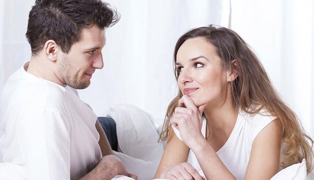 FOTO 22 | 22. Cómo hablar de dinero con tu pareja.
La tercer década es un buen momento para iniciar las pláticas más serias de la vida, por lo que probablemente ya sepas hablar de dinero con tu pareja. Si no es el caso, te recomendamos agendar una cita financiera, porque debes saber que el dinero es una de las principales causas de pelea entre los matrimonios y casi todos cometen los mismos errores financieros en pareja.