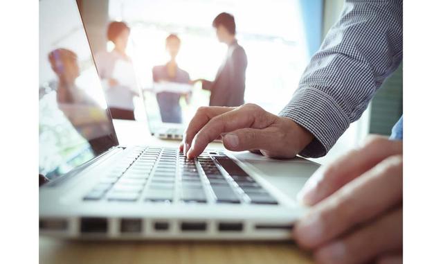 Orientación hacia la disrupción tecnológica. La tecnología disruptiva está cambiando cada sector e industria. Esto es sumamente diferente a lo que ocurría hace dos o tres décadas. El ritmo al que se mueve la tecnología ha cobrado otras dimensiones; por ej