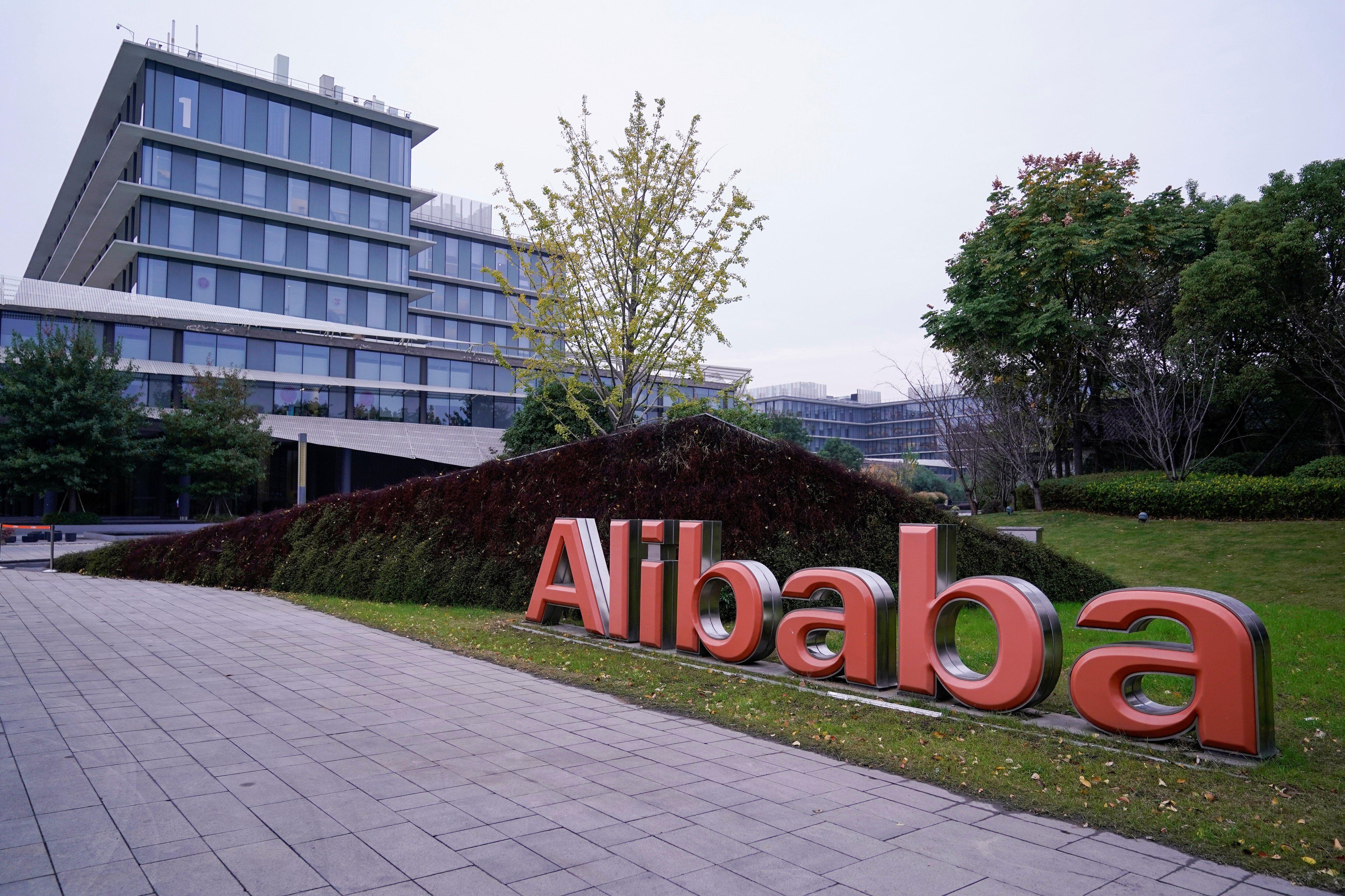 Alibaba posee entre otras la aplicación de comercio electrónico Taobao, muy popular en China. En total sus distintas plataformas reúnen a 785 millones de usuarios mensuales a través de teléfonos móviles. (Foto: Reuters)