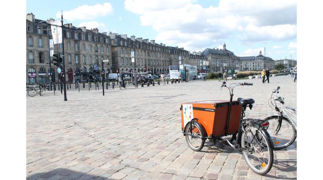 En los barrios más pequeños, en triciclos se transportan pequeñas cargas, especialmente reciclables, bajo estrictas normas de tránsito.