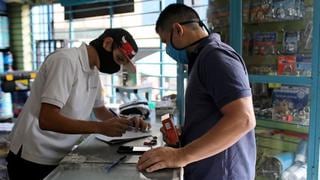En pandemia e hiperinflación, trabajadores abandonan oficinas estatales en Venezuela por bajos salarios