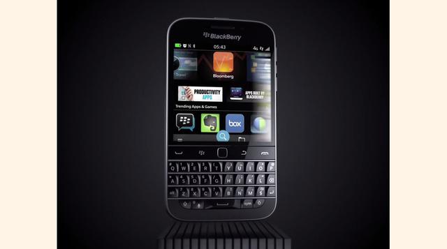 19. BlackBerry Classic. Si usted solía ser un fan de BlackBerry durante el apogeo de la empresa, entonces le encantará el BlackBerry Classic. Este smartphone es similar a los modelos más antiguos de BlackBerry, pero cuenta con una elegante pantalla táctil