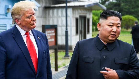 El líder norcoreao, Kim Jong-un, junto al presidente de los Estados Unidos, Donald Trump, al sur de la Línea de Demarcación Militar que divide Corea del Norte y del Sur, el pasado 30 de junio de 2019. (Foto: AFP/Archivo)