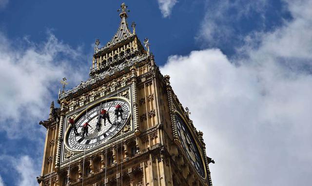 BIG BEN, INGLATERRA. ¿Sabías qué? Los ingleses son conocidos por su puntualidad y el Big Ben no es una excepción: su precisión es muy estricta. El reloj ha parado pocas veces en toda su historia. El Big Ben no dejó de trabajar ni cuando la capital inglesa