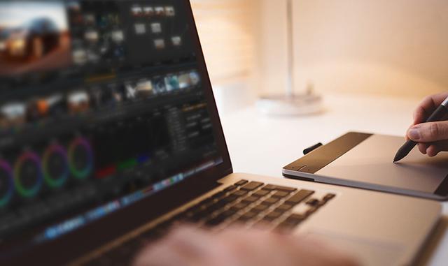 FOTO 6 | El 65% de encuestados señala que para decidir por el uso del video primero planifican y presupuestan los clips a producir. El 38% usa el área de marketing o comunicaciones para conceptualizar el contenido.