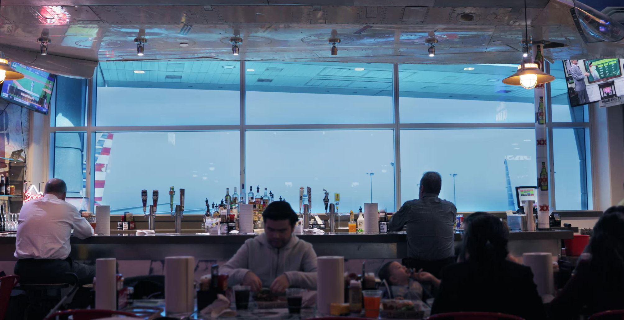 Una prueba de View Dynamic Glass en un bar en el aeropuerto Dallas-Fort Worth. Fuente: View Dynamic Glass