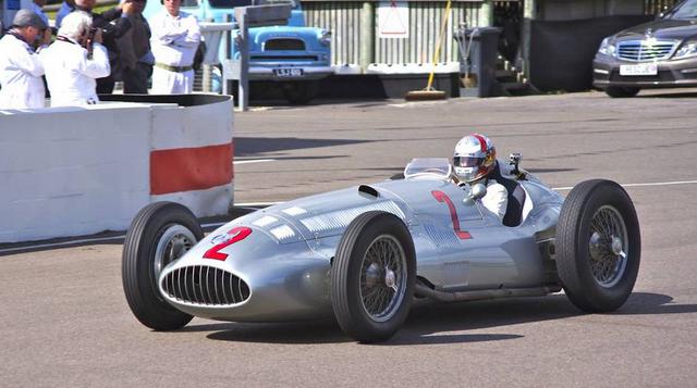 Mercedes W154. Es visto como funcional con un diseño elegante.