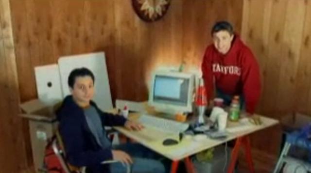 Google tiene su inicio en 1996, cuando dos estudiantes de doctorado de Stanford llamado Sergey Brin (izquierda) y Larry Page (derecha) tuvo la idea de "BackRub", un buscador revolucionario que utiliza una tecnología llamada "PageRank" 