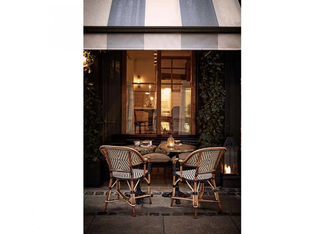 FOTO 16 | Sanders, Dinamarca
De nuevo la extraordinaria sensibilidad del bailarín Alexander Kølpin está detrás de este hotel, al lado del Nyhavn Canal. Es el primer hotel boutique de lujo de la ciudad y el máximo responsable de este boom que está viviendo. 54 habitaciones en un edificio del siglo XIX con una decoración colonial contemporánea que pone el foco en las calidades (y cualidades) de los materiales y con guiños a las antiguas cabinas de tren. LO + HOT No hay que perderse sus visitas entre bastidores a algunas instituciones culturales de la ciudad, como el vecino Teatro Real.