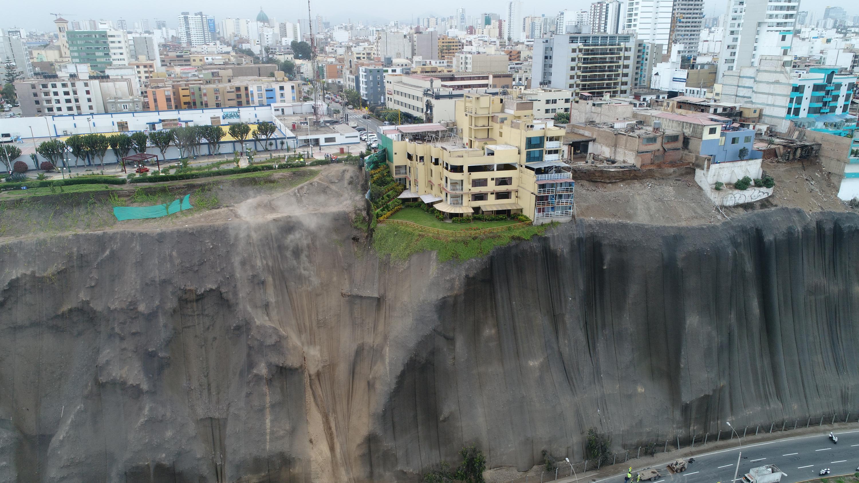El 8 de agosto un deslizamiento de tierra provocó alarma en los vecinos de Magdalena del Mar y de las autoridades. (Foto: GEC)