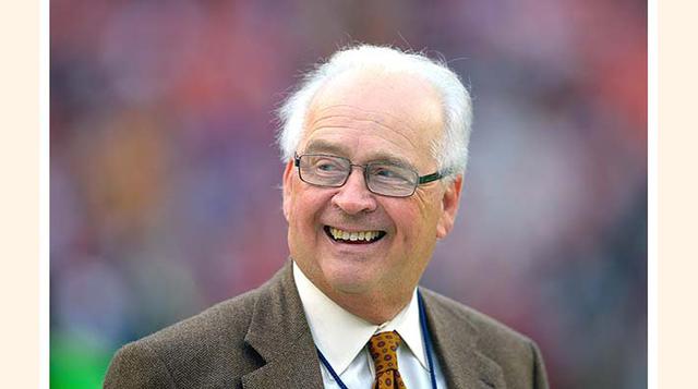 James Andrews: Es uno de los pocos médicos en ejercicio en esta lista. Es especialista en medicina deportiva y médico de los deportistas estrellas. No se conoce exactamente el monto de su fortuna, que se calcula entre US$ 10 millones y US$ 100 millones. (