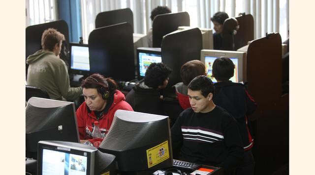 Facebook supera largamente a Twitter con 1,317 millones de usuarios activos. (Foto: USI)