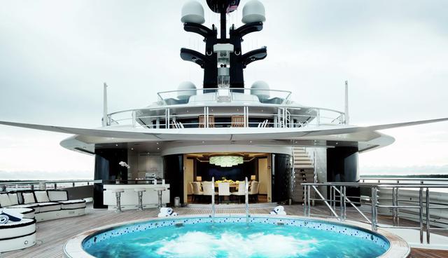 FOTO 3 | La piscina de la cubierta superior ofrece a los huéspedes la oportunidad de chapotear al aire libre. (Foto: Burgess)