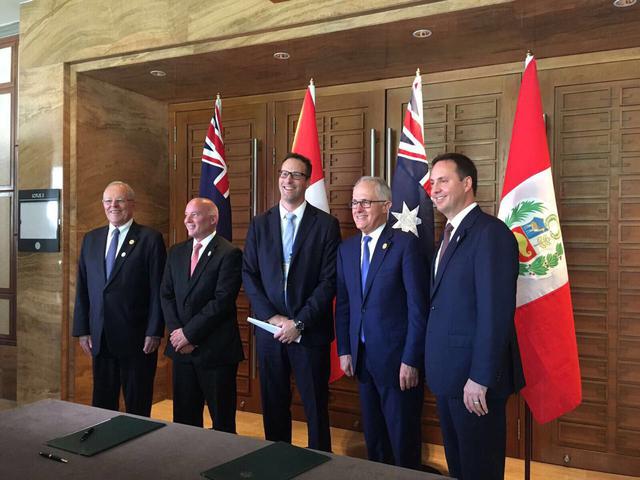 “La ecuación es simple: más comercio significa más exportaciones, más exportaciones significa más empleos, salarios más altos y mejores ingresos”, dijo el primer ministro Turnbull al describir lo que representa el TLC para ambos países. (Foto: Gobierno de