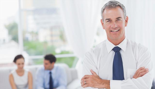 FOTO 13 | 13. Mantente humilde. Por más millonario que seas, una característica de los referentes que trascienden a la historia es su rasgo de humanidad.

Con estos pasos sostenidos a lo largo de tu vida, irás conquistando paulatinamente el camino para transformarte en un punto de referencia en tu sector, y, desde allí, hacia el mundo. El límite es el que tú mismo te has impuesto.