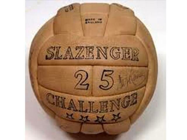 FOTO 7 | 7. Slazenger Challenge (Inglaterra 1966) Este Mundial se jugó con un balón de cuero con gajos rectangulares y 25 paneles. (Foto: LEOGUZ - WIKIMEDIA COMMONS)