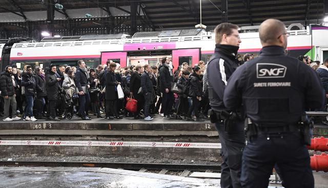 Los accesos a París se encuentran bloqueados hasta en 600 kilómetros.(Foto: AFP)
