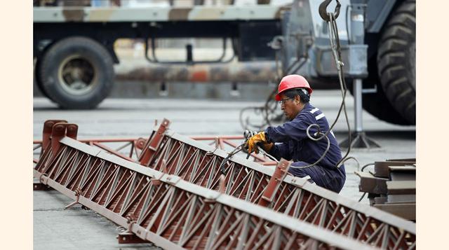 El buque tendrá 115.5 metros de largo, 13.5 metros de ancho, 4 mástiles, un área bélica de 3,400 metros cuadrados, 3,200 toneladas y capacidad para 257 personas. (Foto: Manuel Melgar)