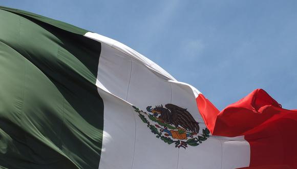 En 2011 la Bandera mexicana rompió el récord Guinness por el asta más alta de América con una altura de 120 metros