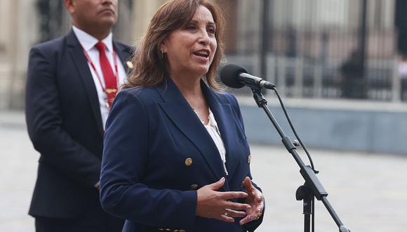 Dina Boluarte declaró ante la prensa y resaltó que se debe respetar la Constitución. (Foto: Presidencia)