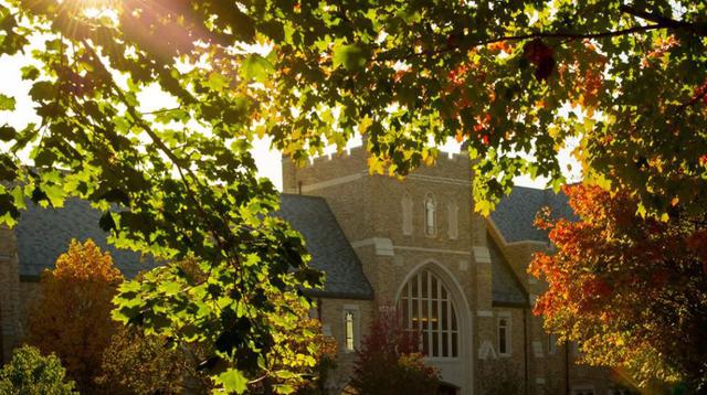 16. Universidad de Notre Dame. El 83% de sus egresados obtienen un empleo nueve meses después de su graduación.