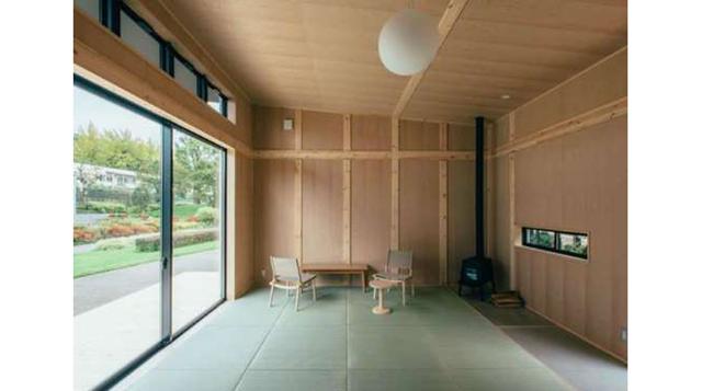 La casa minimalista Cork Hut tiene una cocina, baño y una zona de relajación. Estará disponible para venta el próximo año.