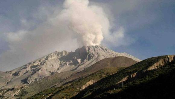 El volcán Sabancaya se ubica en la región de Arequipa. Foto: Andina