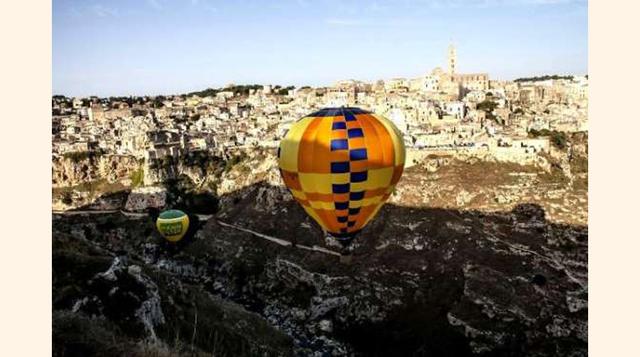 Festival Internacional de Globos Aerostáticos De Matera, Italia. Este festival es una razón más para visitar Matera, Capital Europea de la Cultura 2019. Además de los globos, el evento permite descubrir especialidades tradicionales. (Foto: msn)