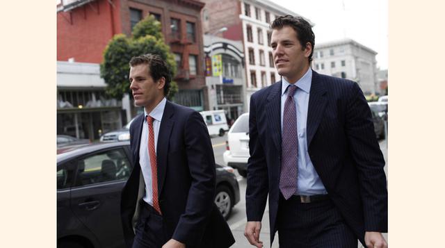 Seis días después del lanzamiento, tres estudiantes de último año de Harvard, los gemelos Cameron y Tyler Winklevoss y Divya Narendra, afirmaron que habían llegado a un acuerdo con Zuckerberg para que él les cree un sitio web llamado HarvardConnection.com