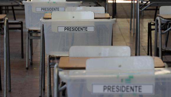 Vista de un colegio electoral de la escuela Salvador Sanfuentes de Santiago, el 18 de diciembre de 2021, en vísperas de la segunda vuelta de las elecciones presidenciales. (Foto: JAVIER TORRES / AFP)