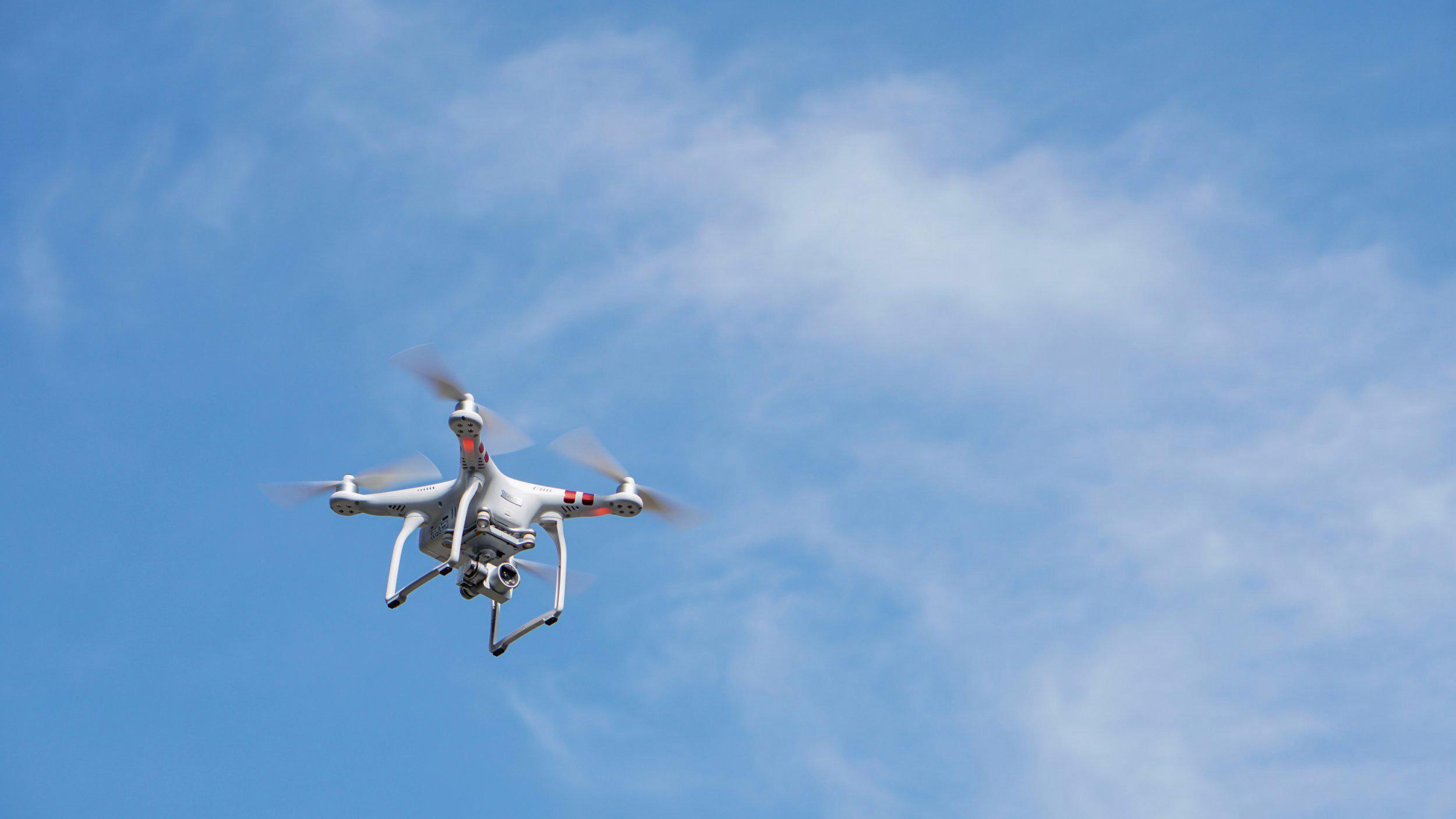 Empresas como Dow, AT&T, BASF y Royal Dutch Shell han comenzado a incorporar flotas de autómatas voladores para hacerse cargo de sus tareas más peligrosas.