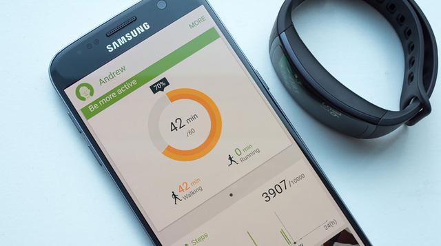 S Health para mantener la actividad física (gratuita para Android). Permite programar cuánto se quiere caminar al día y lleva un conteo de los pasos diarios. La app puede añadir actividades y ejercicios físicos y realizar un seguimiento en un solo paso, u