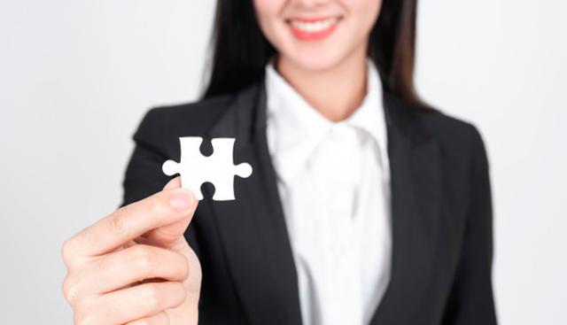 FOTO 6 | 6. Establece tu valor y diferenciación con confianza. El branding y la venta tienen que ver con la confianza que tienes al comunicar tus puntos de valor y lo que te hace diferente de los demás en el mercado. Las mismas habilidades son esenciales para motivarte diariamente, para que contrates a los mejores empleados y hasta te conectes con amigos y socios. Aclara el valor que puedes traer a la mesa y trata de hacer esa propuesta en no más de dos o tres oraciones.  (Foto: Freepik)