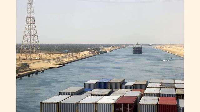 El director de planificación de la Autoridad del Canal, Mahmud Rizk, explicó que los resultados de la apertura de la nueva vía sobre los ingresos que esta genera se empezarán a notar a partir de 2016.