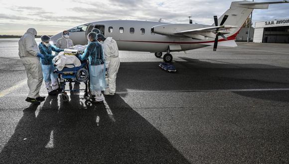 Muchos de los vuelos chárter tuvieron por objetivo trasladar a personas gravemente afectadas por el coronavirus. (Foto: AFP).