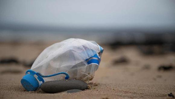 |Los esfuerzos internacionales para combatir este problema son múltiples, siendo la elaboración de un tratado multilateral para disminuir la presencia de plástico en los océanos uno de los más relevantes de los últimos años.  Foto: AFP