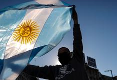 Tensión política crece en Argentina tras renuncia de ministros; mercados en alerta