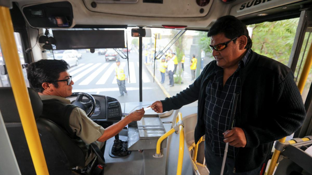 Las personas que cuenten con discapacidad severa tienen derecho al pase libre. (Foto: Difusión)