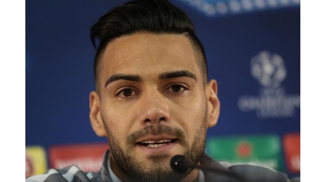- Radamel Falcao, delantero colombiano del AS Monaco: "Mis oraciones y solidaridad para sobrevivientes, familias y amigos de @ChapecoenseReal en este momento tan duro".